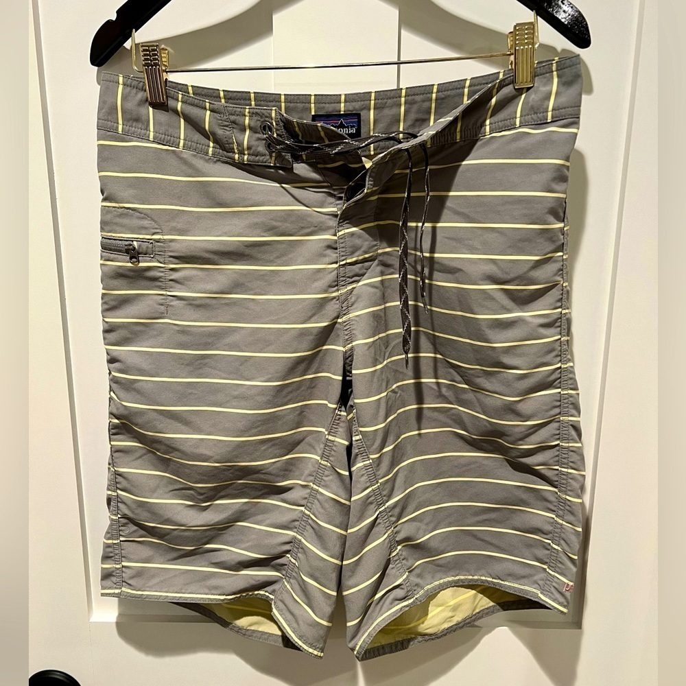 Patagonia Men's Wavefarer® Hybrid Walk Shorts-29” Striped NWOT